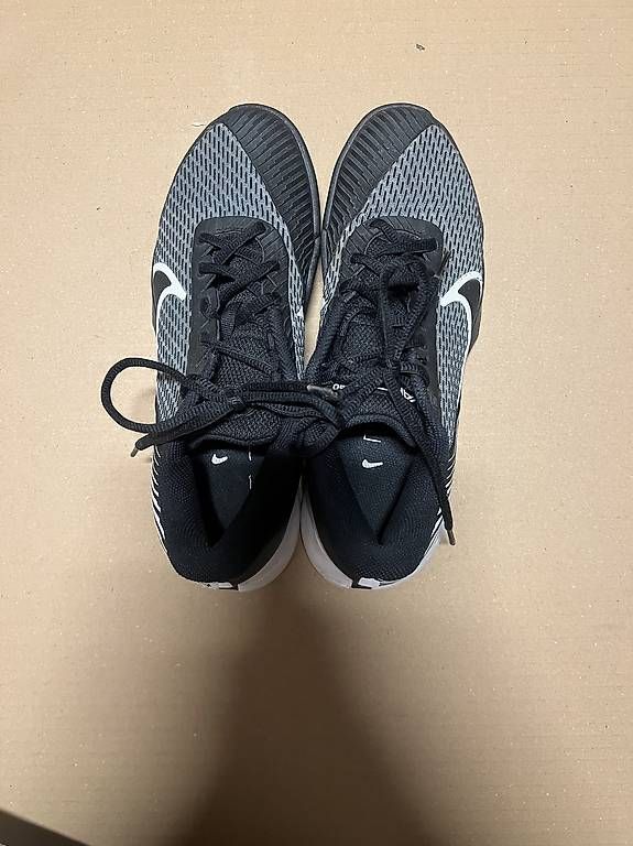 Scarpe da uomo: Nike sporthallenschuhe grösse 40  – Usato da Zürich venduto da zevius