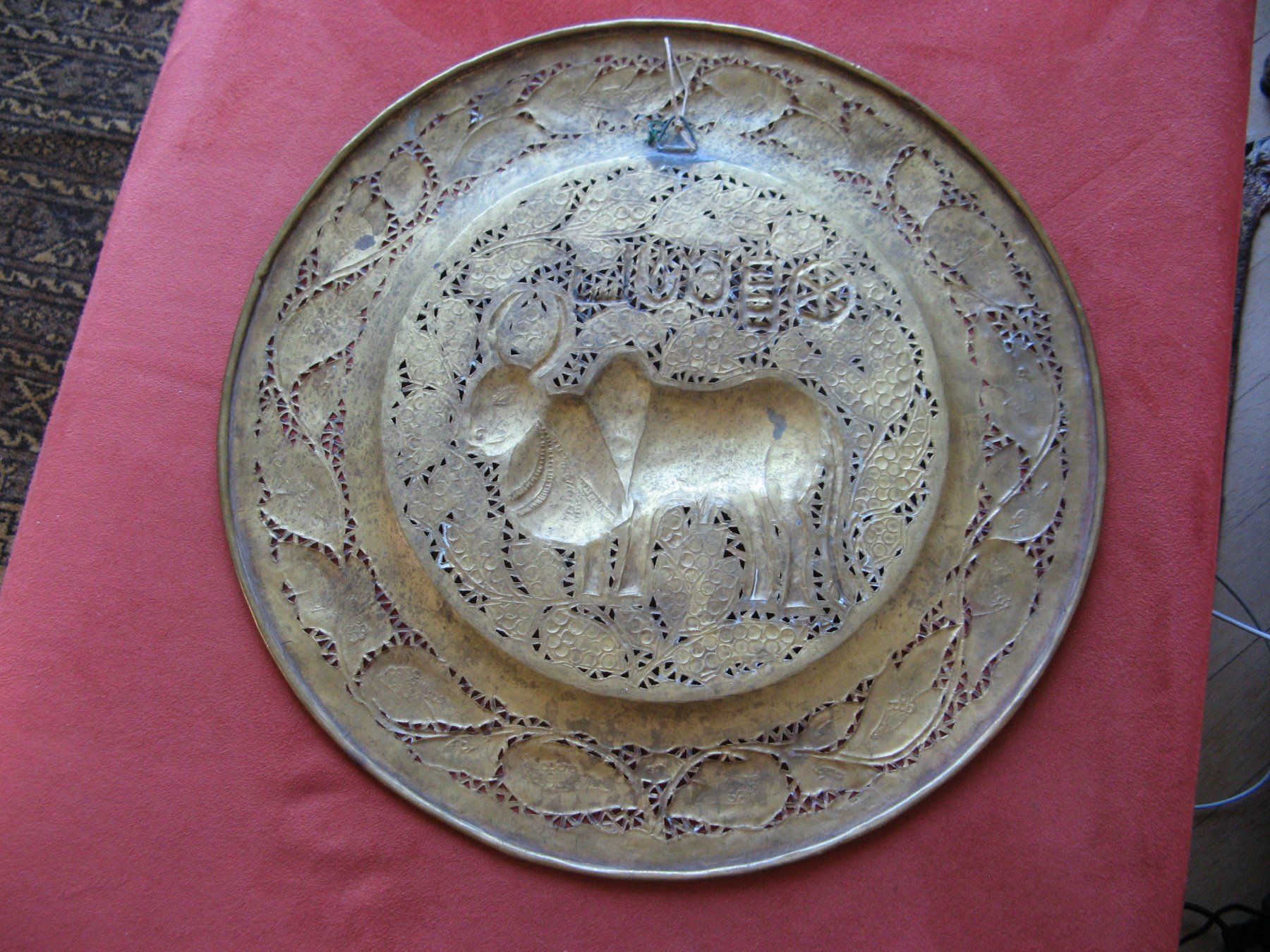Assiettes: Messingteller heilige Kuh DM 38 cm – D'occasion à Zürich par apil 2