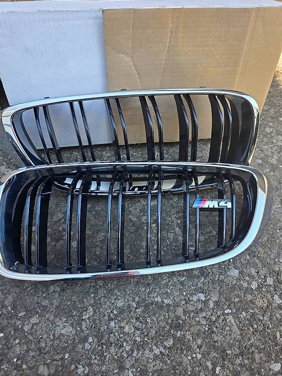 BMW Tutti pezzi di ricambio auto: BMW. M4 griglia nero lucia – Usato da Cimo venduto da mar_z7pz