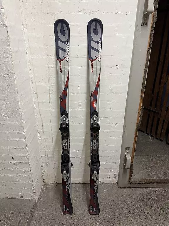 Atomic Skis: Ski Atomic mit Bindung – Gebraucht aus Zürich von lau_k772