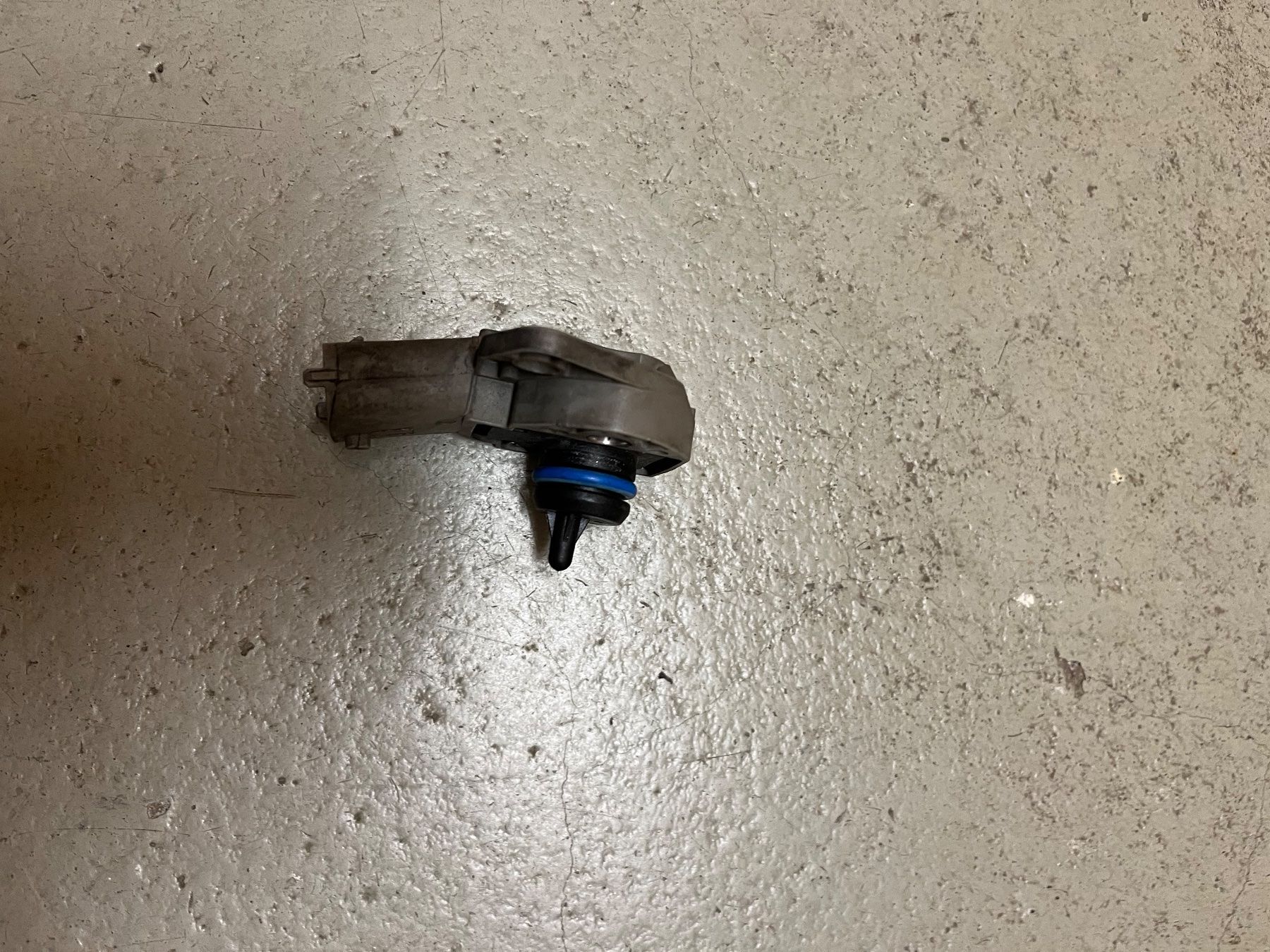 Volvo Toutes les pièces auto: Volvo Kraftstoffdrucksensor – 30756097 – D'occasion à Bischofszell par VolvoT5 2