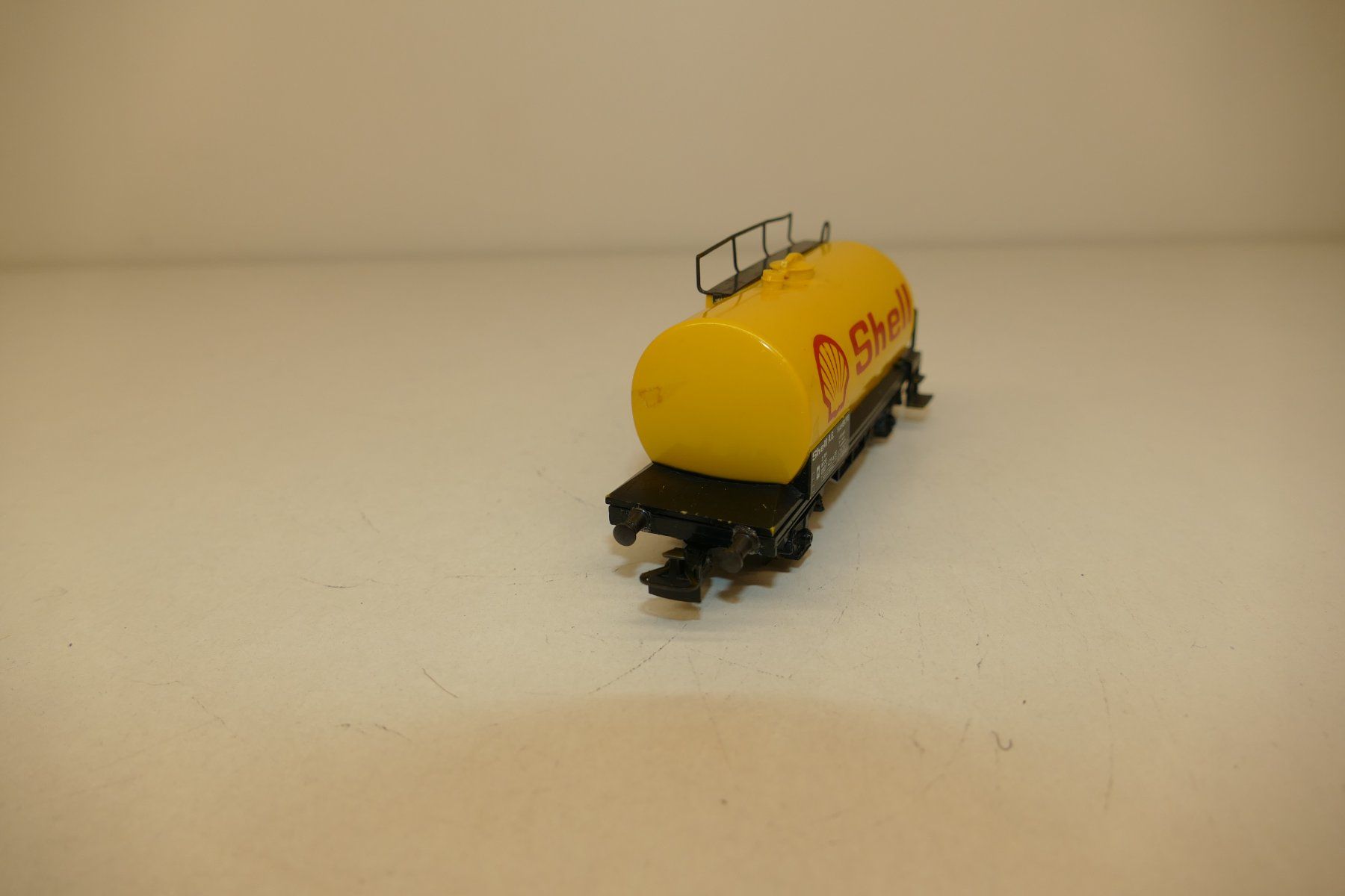 Märklin Trains électriques: Märklin H0: DB Kesselwagen Shell – D'occasion à Niederhasli par rail-duerst 3