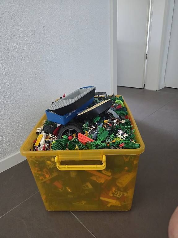 Spielzeuge: Lego Kiste 14KG – Gebraucht aus Zürich von jil_pyn9 1