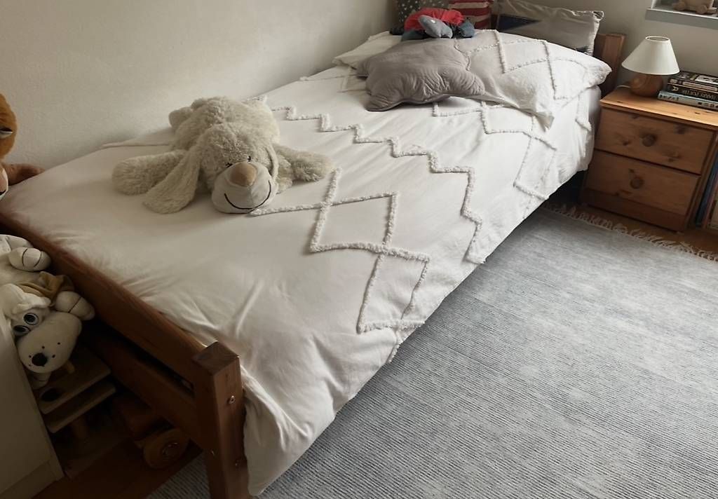 Letti: Lit, sommier, matelas 90/200 et table de nuit 2 – Usato da Sion venduto da Nayah2 1