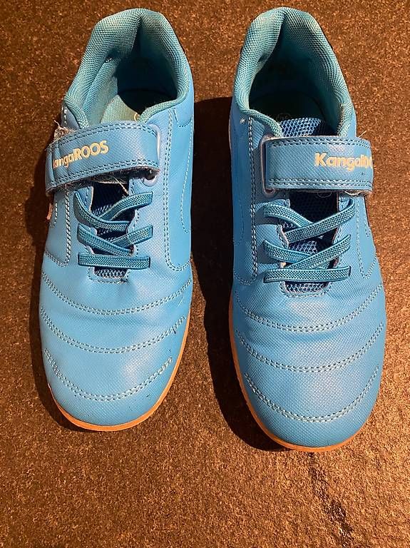 Scarpe da uomo: Hallenschuhe Grösse 35 – Usato da Ottikon b.Kemptth. venduto da Remeny7