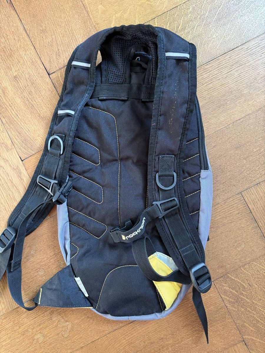 Zaini: Fahrrad MTB Rucksack/Trinkrucksack – Usato da Bern venduto da Frank_W_AbagnaleJr 1