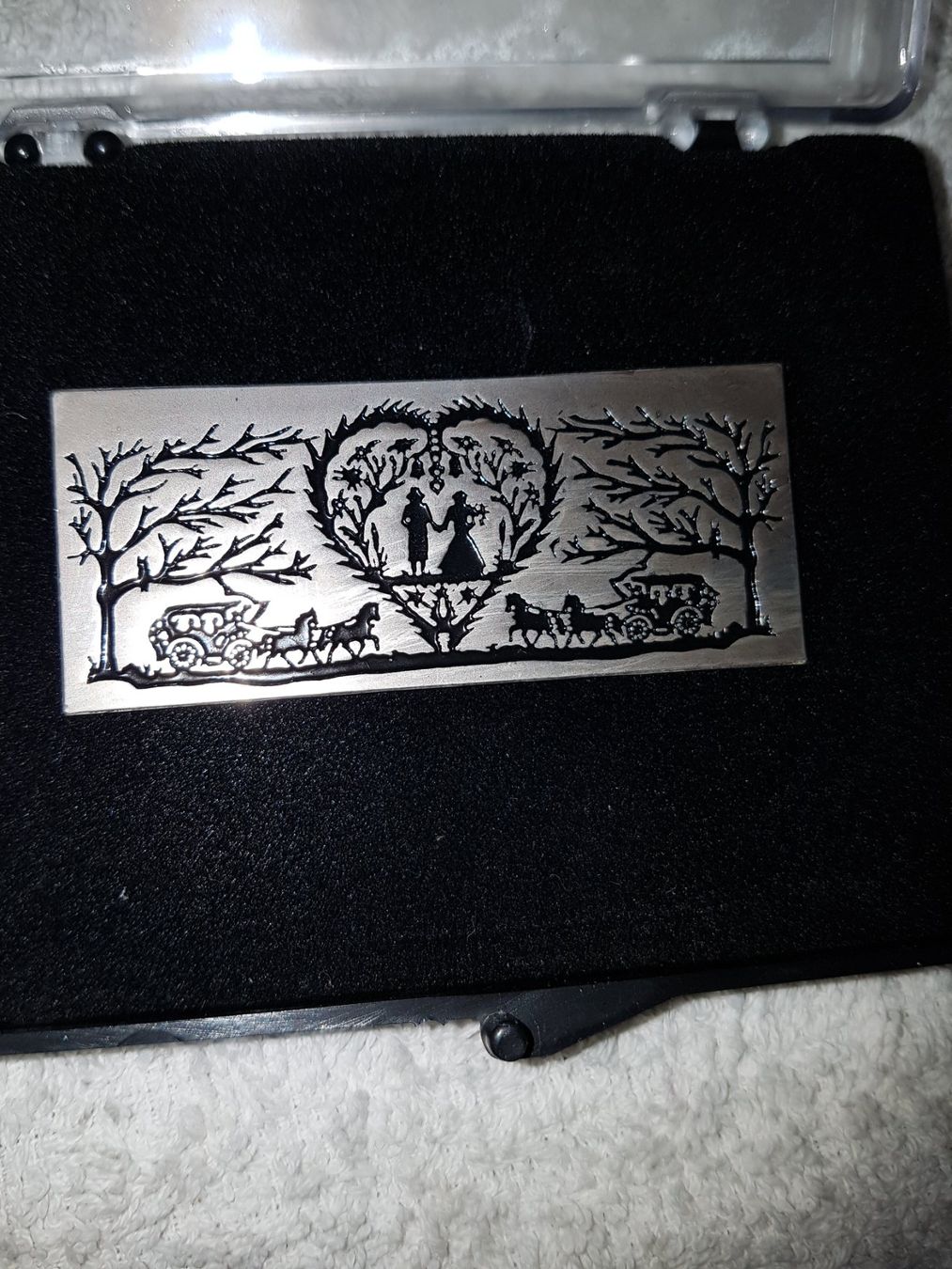 Placchette & Badge: pin Scherrenschnitt – Usato da Belp venduto da Guadalupe84 1