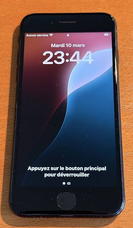 Handys / Smartphones: iPhone SE 64 Go – Gebraucht aus Poliez-le-Grand von Seb_Evo