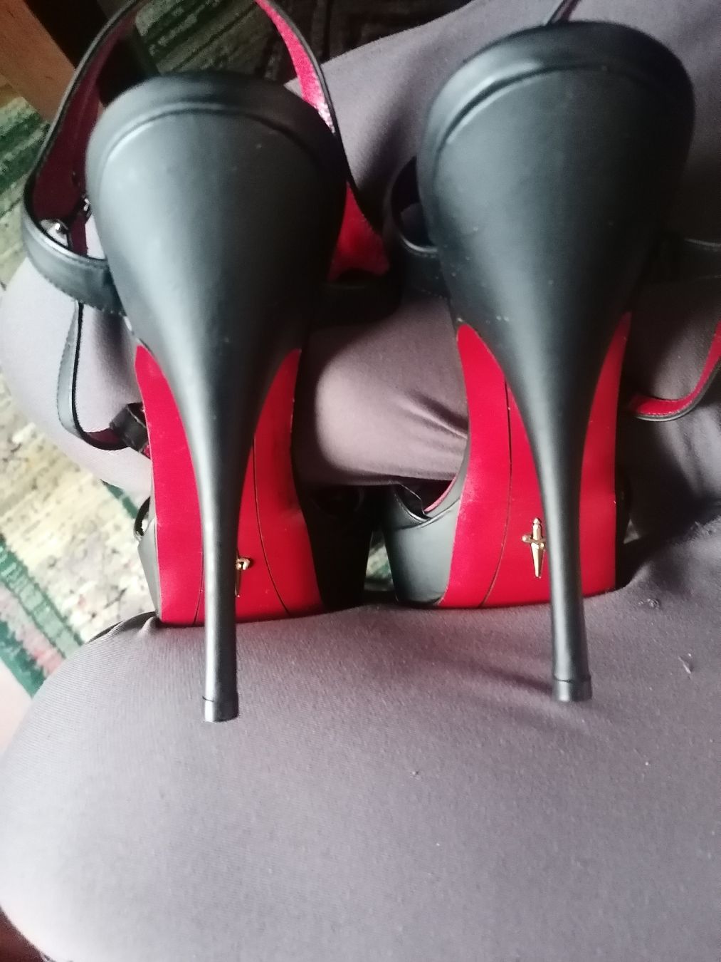 Scarpe da donna: Cesare Paciotti High Heels Gr. 41 schwarz Strass – Usato da Bedigliora venduto da Dolcezza0 1