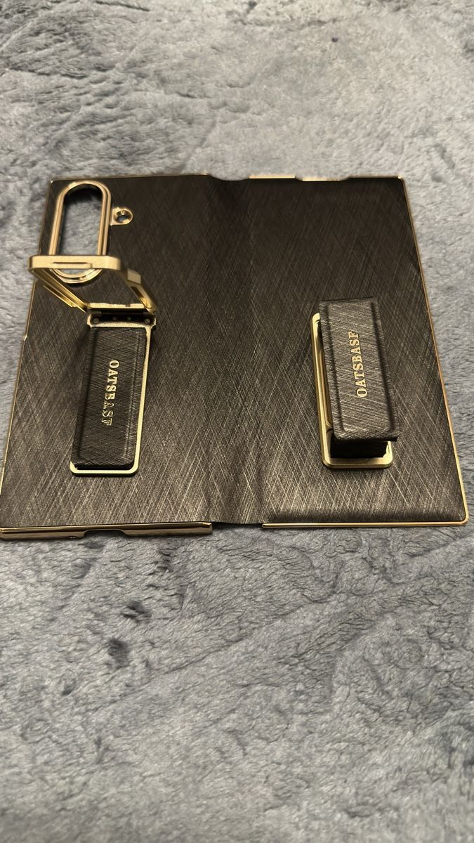 Samsung Cover & Protezioni schermo: Samsung Galaxy Fold 7 Hülle – Nuovo e nell'imballaggio originale da Schlieren venduto da Kamacho 2