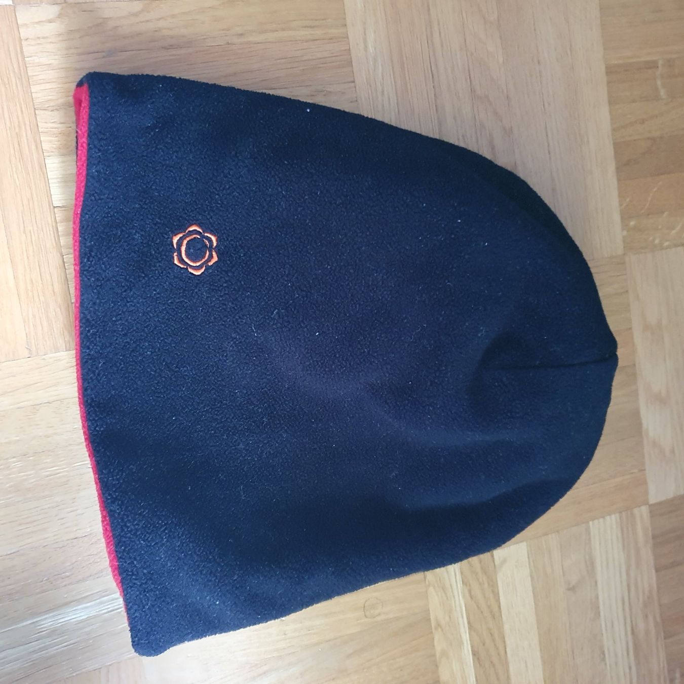 Copricapi, berretti & cappellini: Bonnet rouge et noir réversible polaire – Usato da Prilly venduto da RoDyRe 4