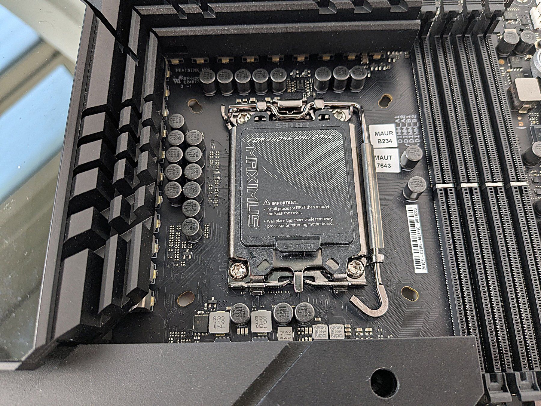 Asus Mainboards: ASUS Mainboard Z790 Dark Hero – Neu (gemäss Beschreibung) aus Dintikon von Restwert_Dintikon 1