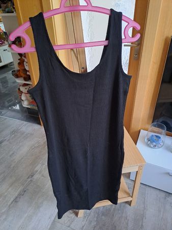 Schwarz geripptes Kleid Grösse M 40/42 