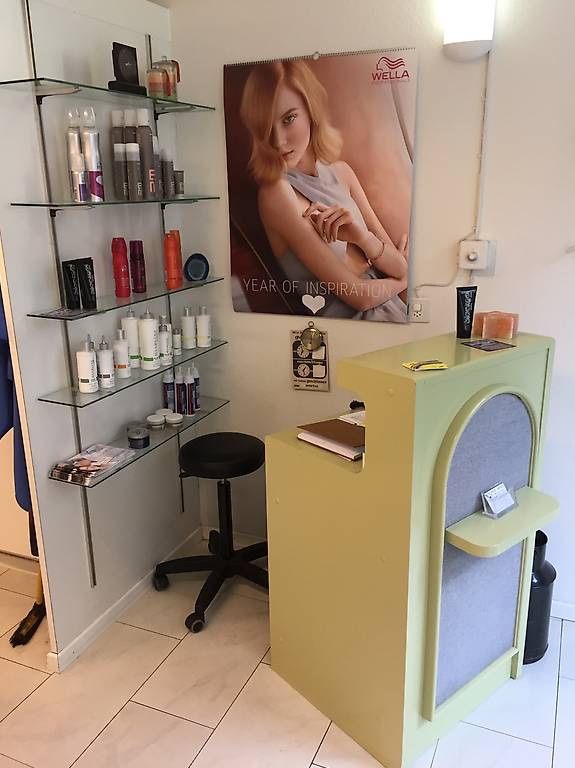 Lettini & sedie per cosmetici: Komplette Coiffeur Einrichtung – Usato da Buochs venduto da npi71 1