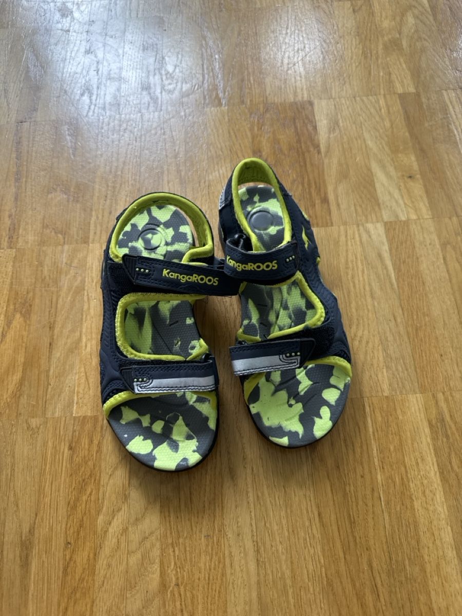 Scarpe per ragazzi: Kangaroos Kinder Sandalen, Grösse 33, Neu! – Nuovo (secondo la descrizione) da Zürich venduto da ele_2vp6
