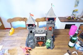 Playmobil Ritterburg mit Drache und Zubehör