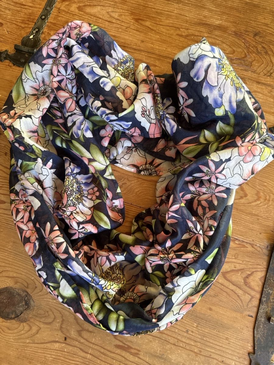 S.Oliver Foulards, Tücher & Schals: s.Oliver Schal, Dunkelblau mit Blumenmuster, Sommer-Look – Neu (gemäss Beschreibung) aus Mauren von ducducturi 4