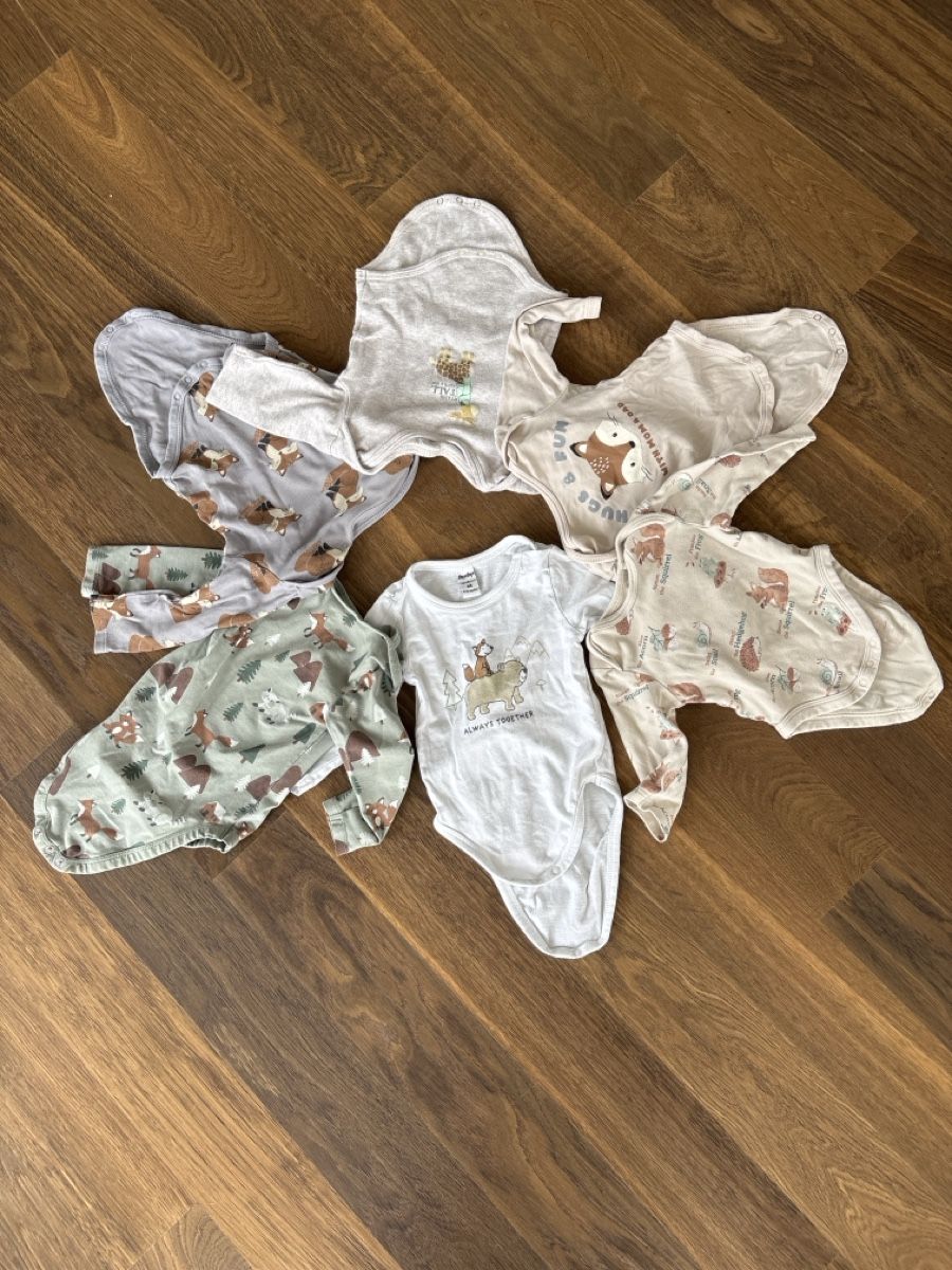 C&A Lotti & Set di vestiti: 6 Bodys, Grösse 62/68 – Usato da Toffen venduto da Mara685