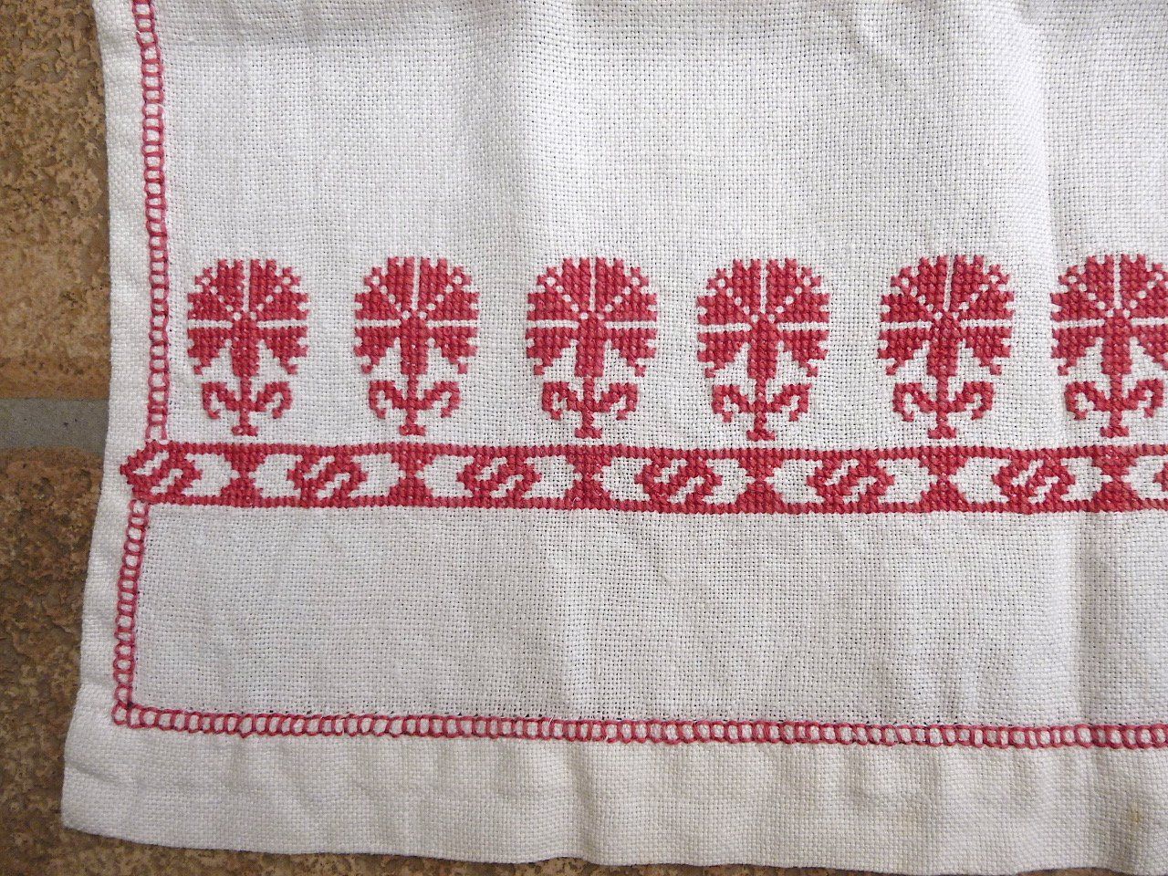 Couvertures: Couverture Nappe brodée à la main antique antike Decke – D'occasion à Montreux par Art_et_antiquites 1