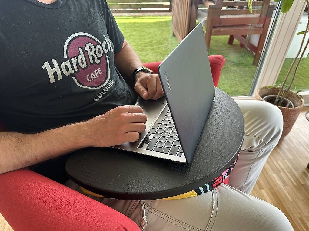 Bureaux: Laptop Tisch – D'occasion à Unterägeri par carina8800 1