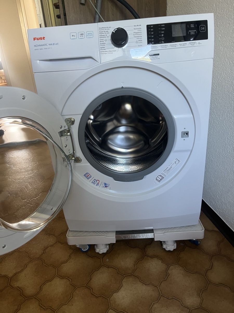 Novamatic Waschmaschinen: Waschmaschine Novomatic WA814E – Gebraucht aus Watt von ale_hvw8 2