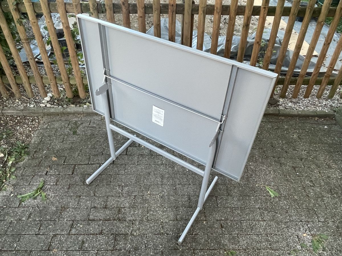 Schaffner Tavoli: Schaffner Gartentisch grau – Usato da Winterthur venduto da Kingori 2
