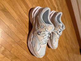 Nike Schuhe, neuwertig, hellblau-beige, Grösse 40