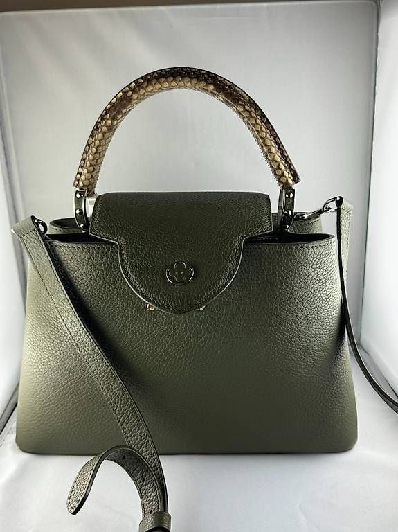 Taschen für Damen: LOUIS VUITTON Sac Capucine BB en cuir vert poignée python – Gebraucht aus Pully von Occasions-luxe.Golay