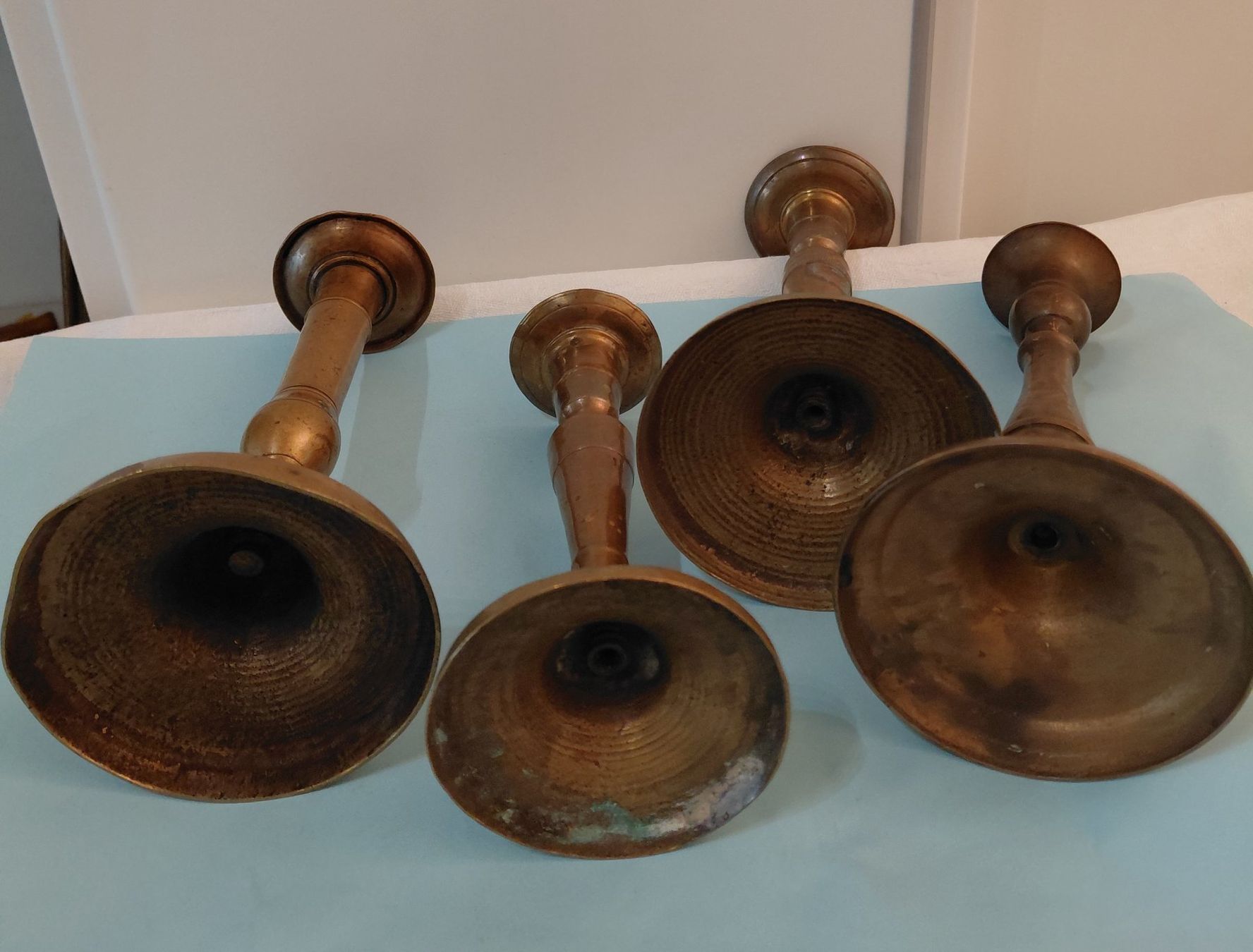 Portacandele: 4 antike Messing-Kerzenständer – Usato da Zürich venduto da Rosys 1