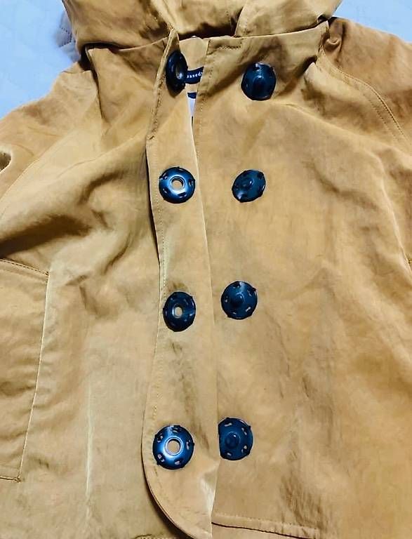 Jacken: Stilvolle Übergangsjacke Gr. 36 mit Kapuze – Gebraucht aus Zürich von Curated.Chapters 4