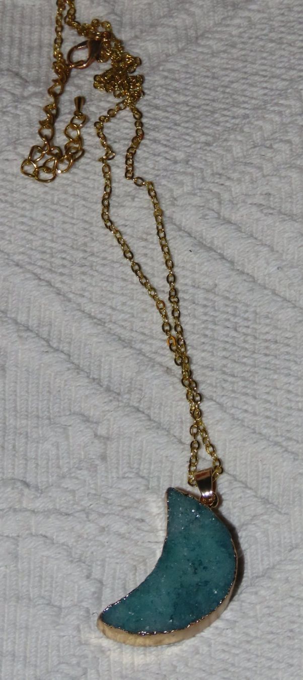 Catenine: Collier pendentif lune en agate naturelle – Nuovo e nell'imballaggio originale da Troistorrents venduto da Marion70