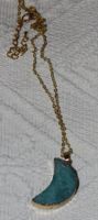Collier pendentif lune en agate naturelle