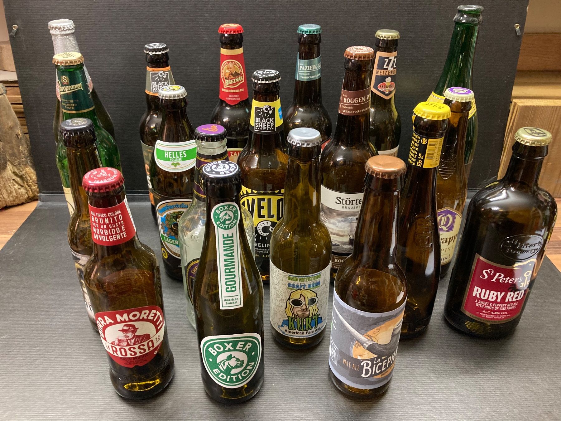 Tutte le decorazioni: umfangreiche Bier-Deko-Sammlung – Usato da Belp venduto da Uhu003 8