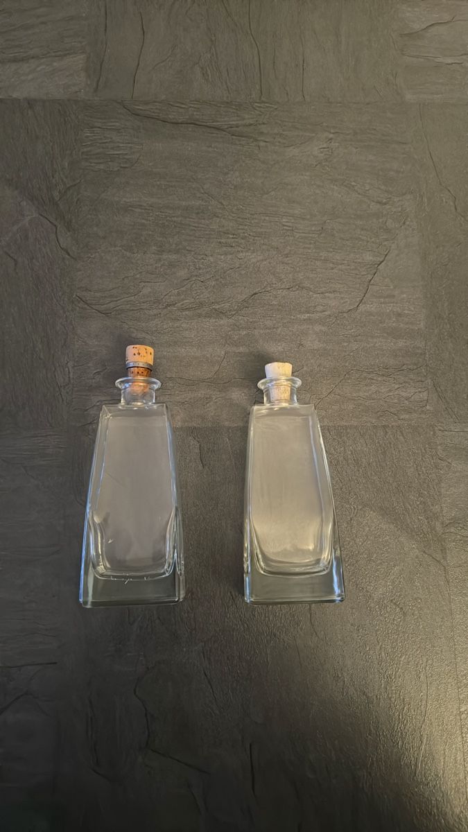 Altro in Stoviglie & Bicchieri: Elegante Glasflaschen mit Korken – Usato da Horgen venduto da CS75
