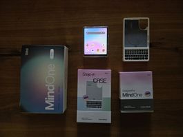 Ikko MindOne - 4 Zoll OLED Smartphone mit Keyboard Case