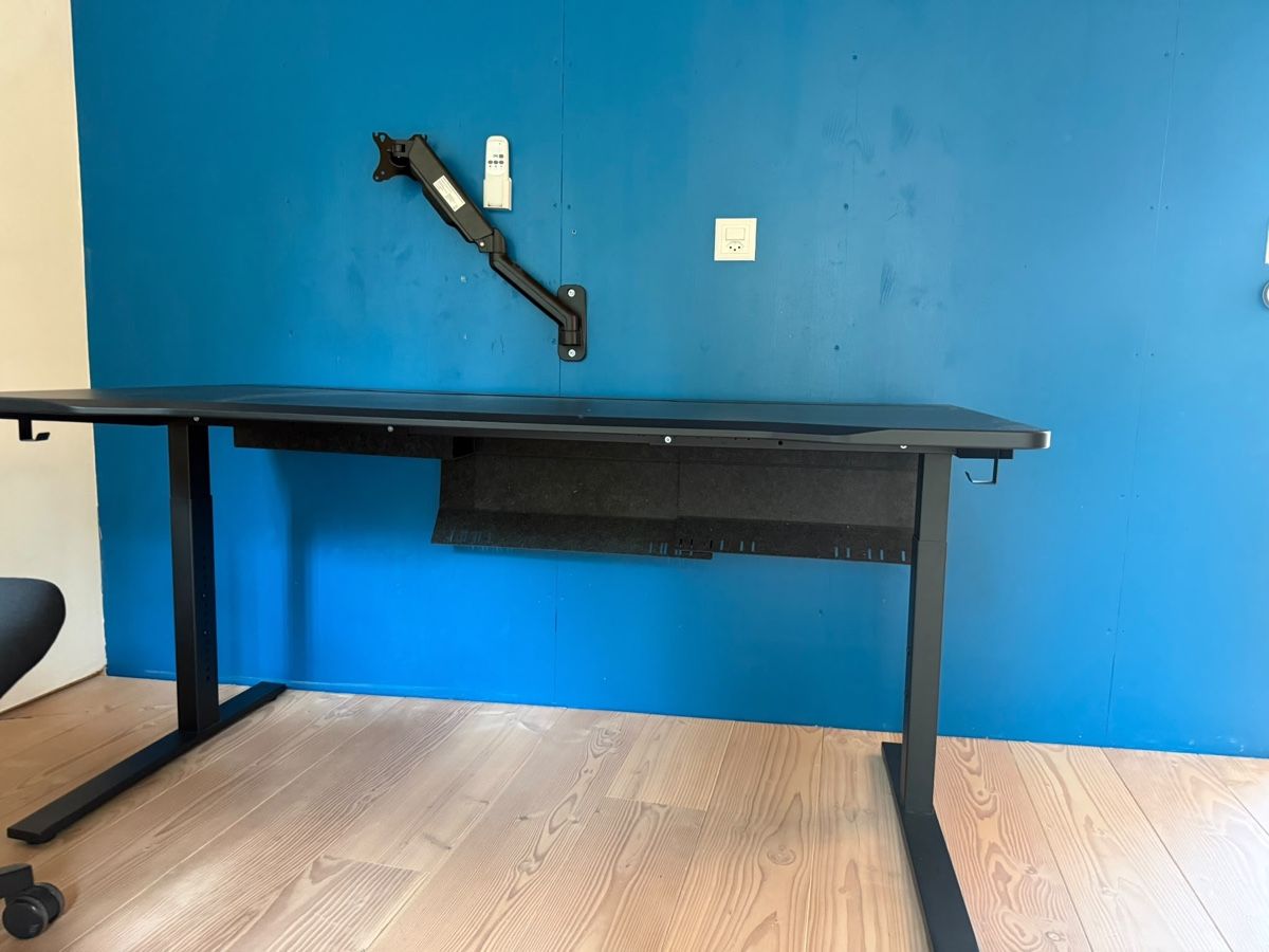 Ikea Scrivanie: Schreibtisch – Usato da Arlesheim venduto da art_2c77 1