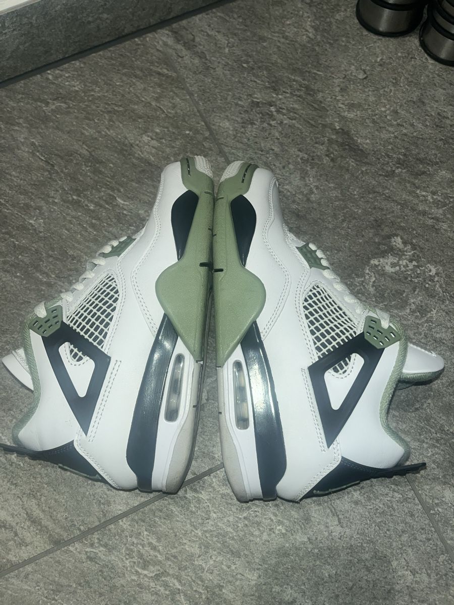 Scarpe da donna: Jordan 4 Retro Seafoam – Nuovo (secondo la descrizione) da Neftenbach venduto da anisha_capone 2