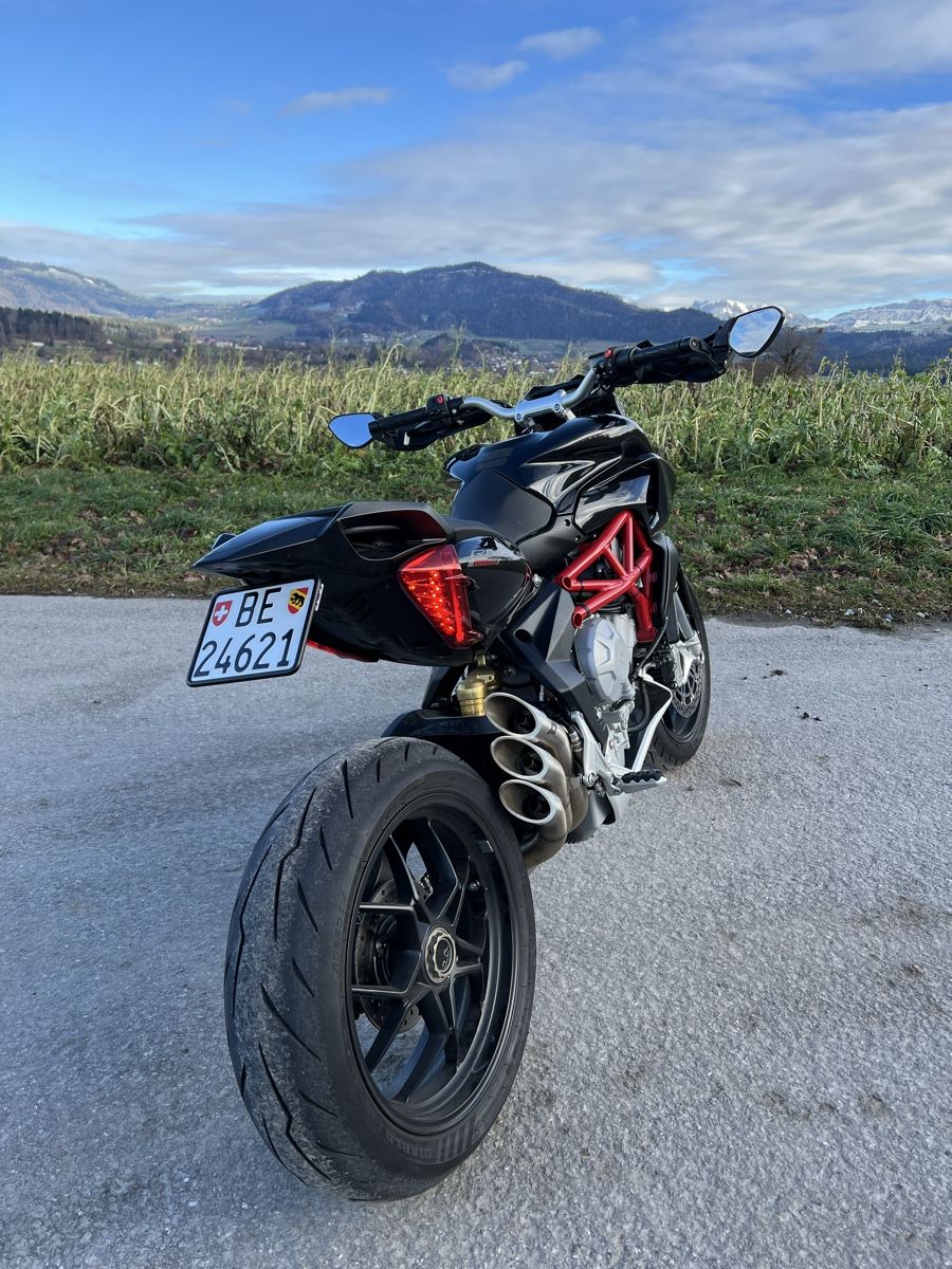 MV Agusta Strada: MV Agusta Rivale 800 ABS – Usato da Kiesen venduto da RetoLJ 1