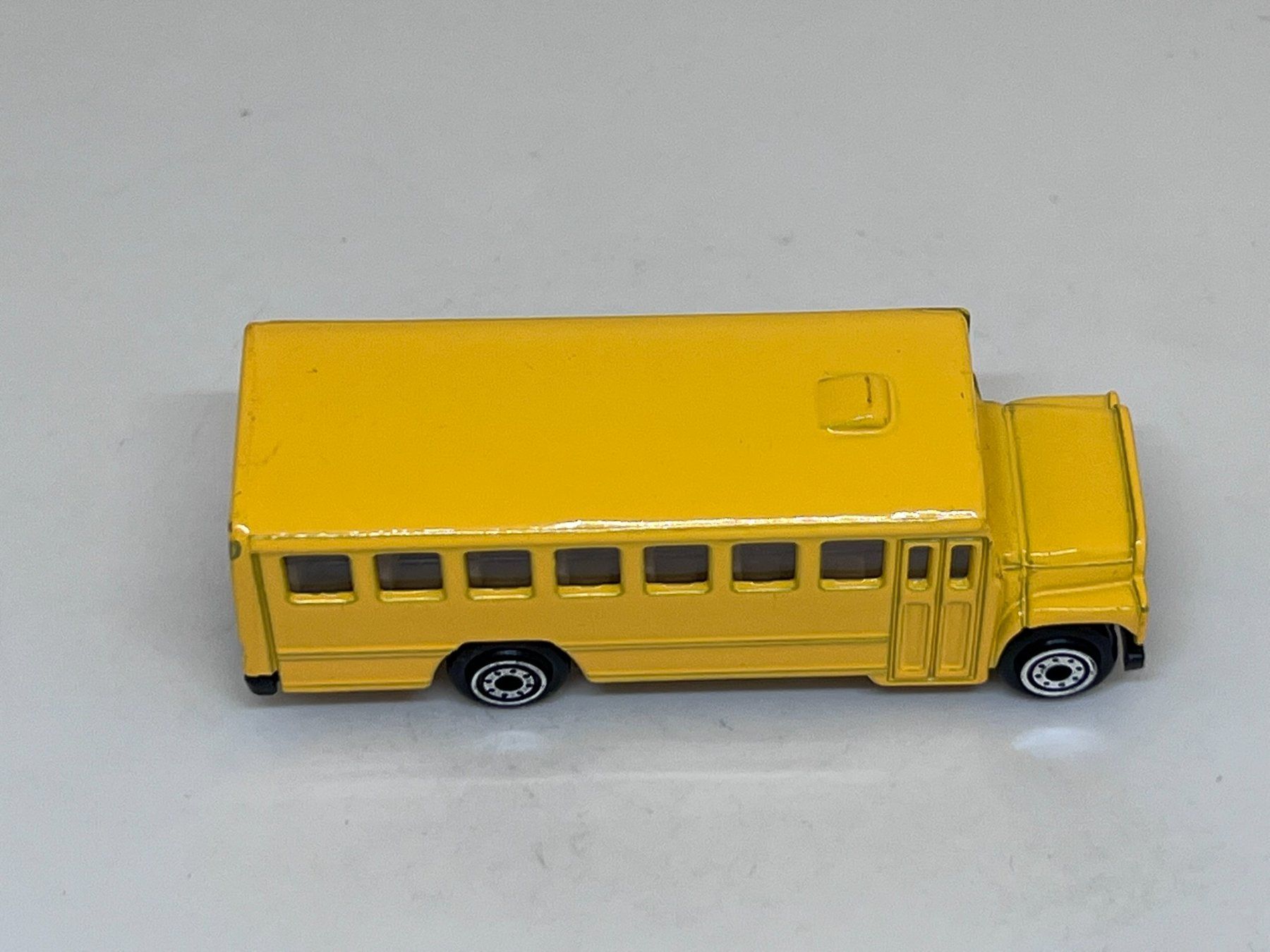 Welly Modellini d'auto: Welly Schulbus #231 – Usato da Wildegg venduto da LaaBoutique 1