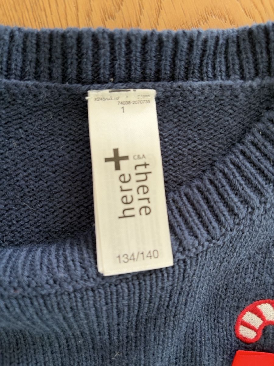 Pullover & Sweatshirts: Weihnachtspullover Here There blau Grösse 134/140 – Gebraucht aus Unterengstringen von zha_8n7q 2