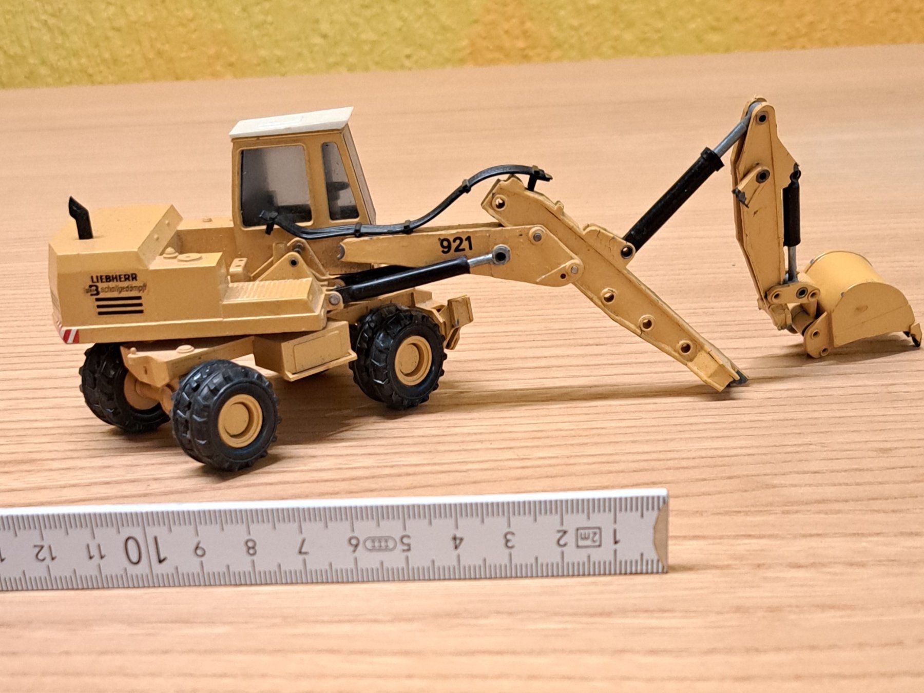Liebherr Kit di modellismo & Modellini statici: Liebherr Bau Bagger  Modell 921 / Defekt – Difettoso da Dietlikon venduto da kosta.katoglou 3