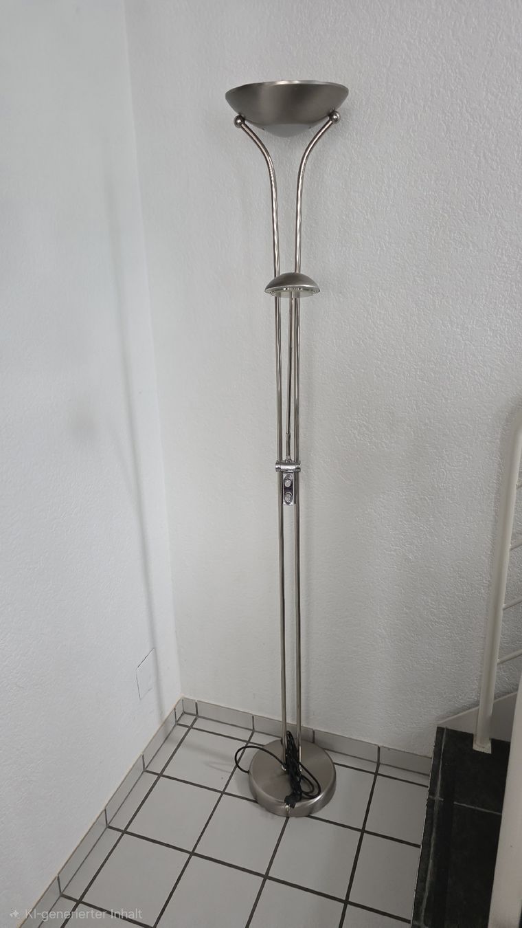 Lampade: Stehleuchte Metall mit Leselicht-Arm  – Usato da Münchenbuchsee venduto da cesare1990
