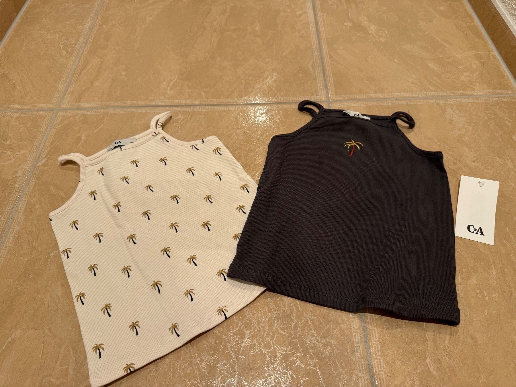 Lotti & Set di vestiti: C&A 2 neue Palmen Shirts, 5J 110 – Nuovo (secondo la descrizione) da Klingnau venduto da Markus14