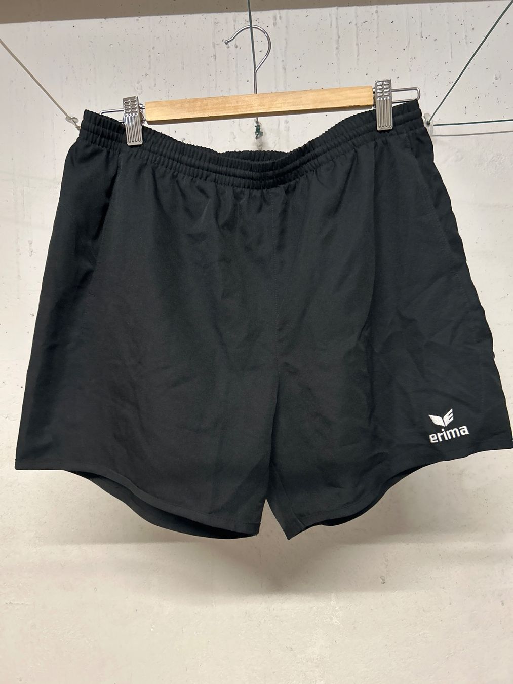 Erima Pantaloni: Erims Shorts Gr. 42 – Usato da Ipsach venduto da Rena-b