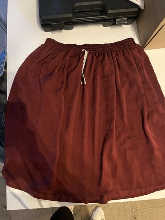 NIA Plissee Rock, Weinrot, Grösse S-M – Herbst Angebot!