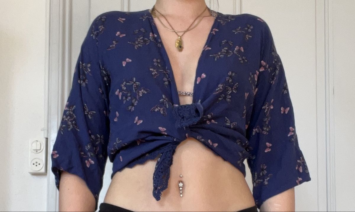 C&A Camicette: Bluse mit Schmetterlingsmuster und Spitze – Usato da Bern venduto da sosophie