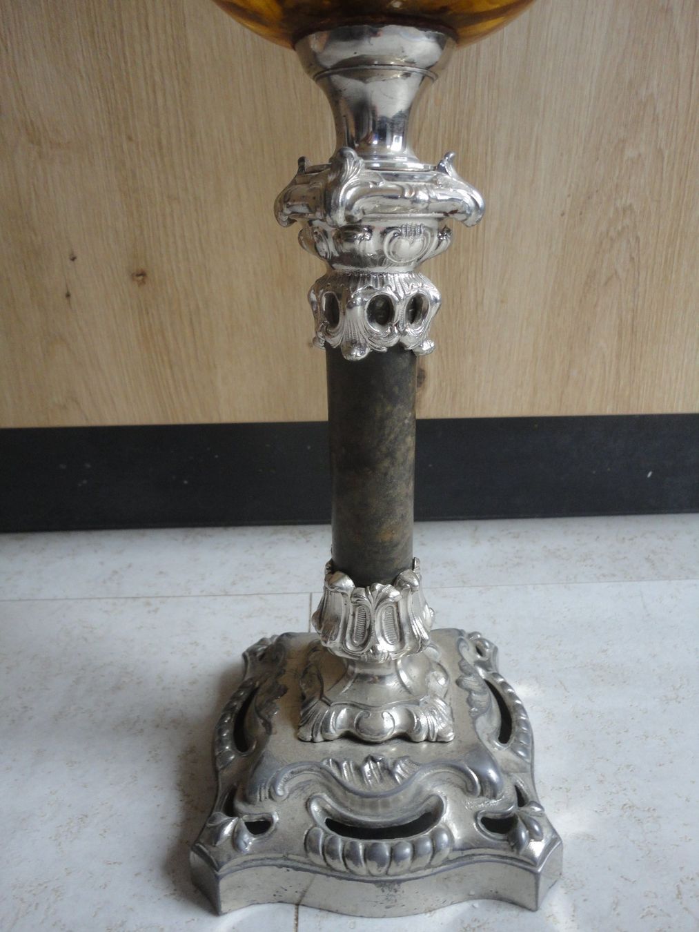 Lampade: Antike Petroleumlampe - Säulenlampe – Usato da Gelterkinden venduto da Gimbo2 2