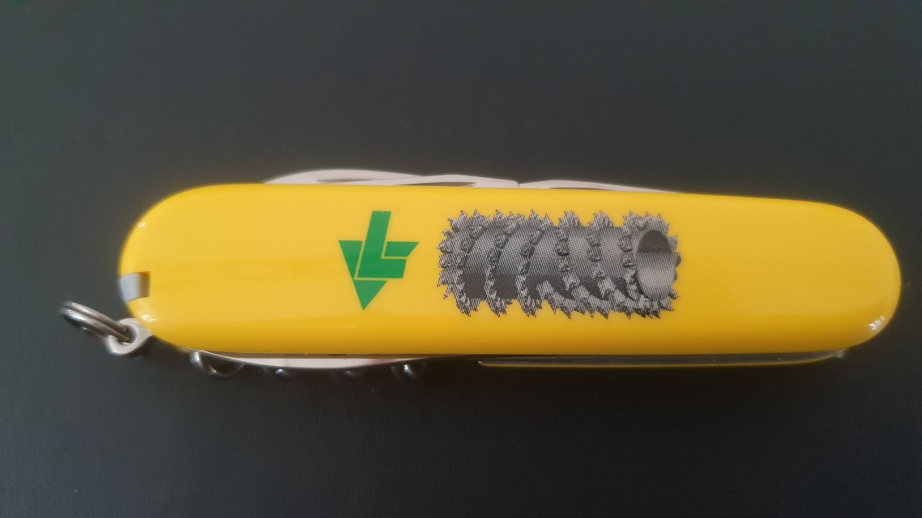 Victorinox Coltelli tascabile: 4 Victorinox Sackmesser mit Logo – Nuovo (secondo la descrizione) da Härkingen venduto da MarianneSi 1