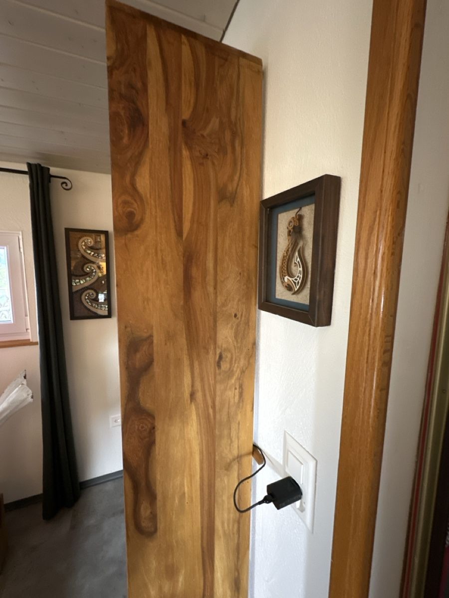 Scaffali: Wunderschönes grosses Mangoholz-Regal – Usato da Wildberg venduto da TradeMe 2