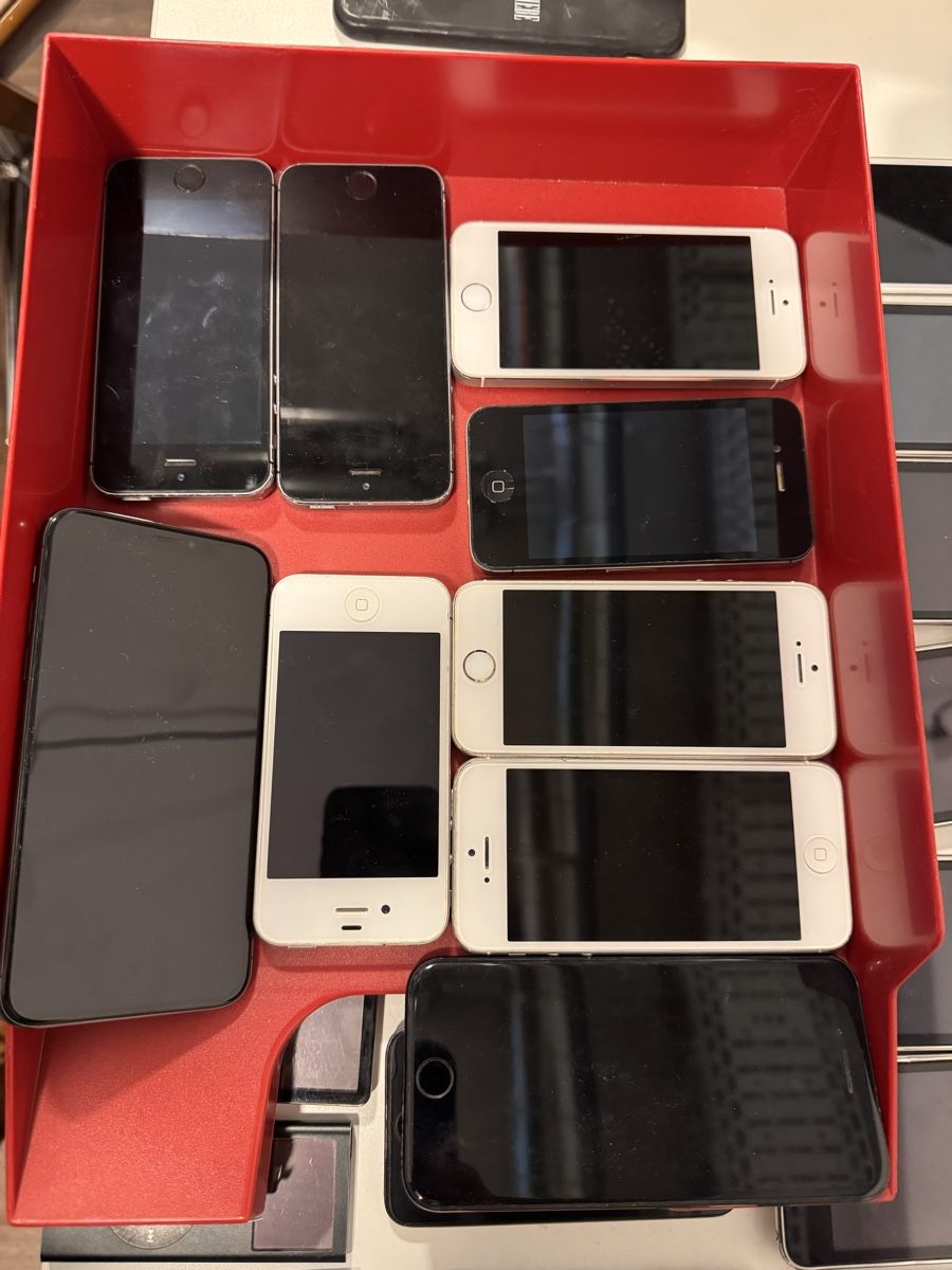 Apple Telefoni cellulari / Smartphones: Diverse Sammlung Apple iPhones – Difettoso da Luzern venduto da sinni 1